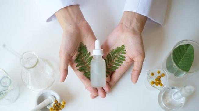 Kandungan Alkohol dalam Skincare Harus Dihindari? Ini Kata Ahli Kandungan Alkohol dalam Skincare Harus Dihindari? Ini Kata Ahli
