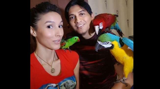 Mesra dengan Bule Cantik Asal Rusia, Apa Kata Lucky Hakim? Mesra dengan Bule Cantik Asal Rusia, Apa Kata Lucky Hakim?