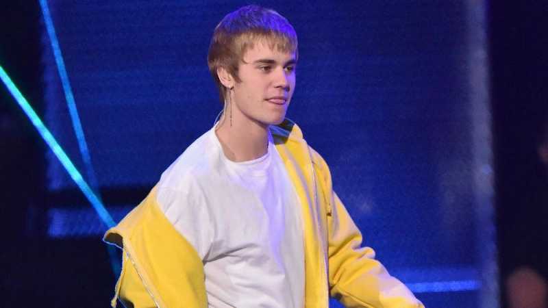 Gunakan Ponsel Saat Berkendara, Justin Bieber Ditilang Polisi Gunakan Ponsel Saat Berkendara, Justin Bieber Ditilang Polisi