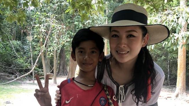Viral, Bocah Penjual Suvenir Ini Bisa Bicara dalam 10 Bahasa Viral, Bocah Penjual Suvenir Ini Bisa Bicara dalam 10 Bahasa