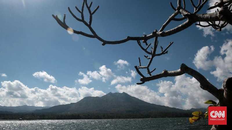 Mencari Foto Wisata Indonesia di Tumpukan Jerami Mencari Foto Wisata Indonesia di Tumpukan Jerami