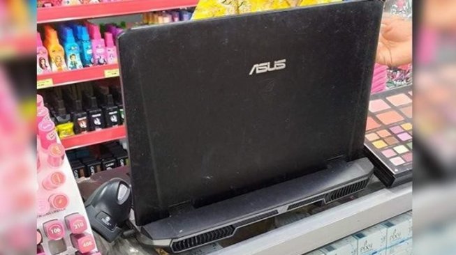 Laptop Gaming Mahal Jadi Begini, Warganet: Jiwa Miskinku Membara Laptop Gaming Mahal Jadi Begini, Warganet: Jiwa Miskinku Membara