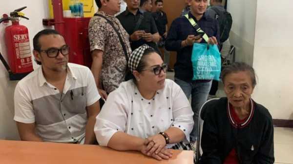 Setelah 3 Minggu, Nunung Akhirnya Bisa Lepas Kangen dengan Keluarga Setelah 3 Minggu, Nunung Akhirnya Bisa Lepas Kangen dengan Keluarga