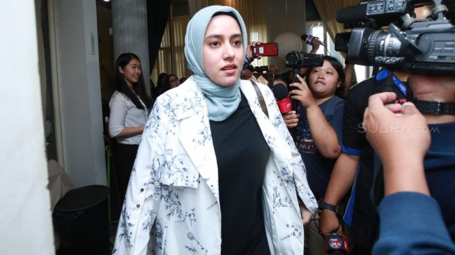 Artis Pansos Pakai Kasus Ikan Asin Bikin Fairuz A Rafiq Sedih Artis Pansos Pakai Kasus Ikan Asin Bikin Fairuz A Rafiq Sedih