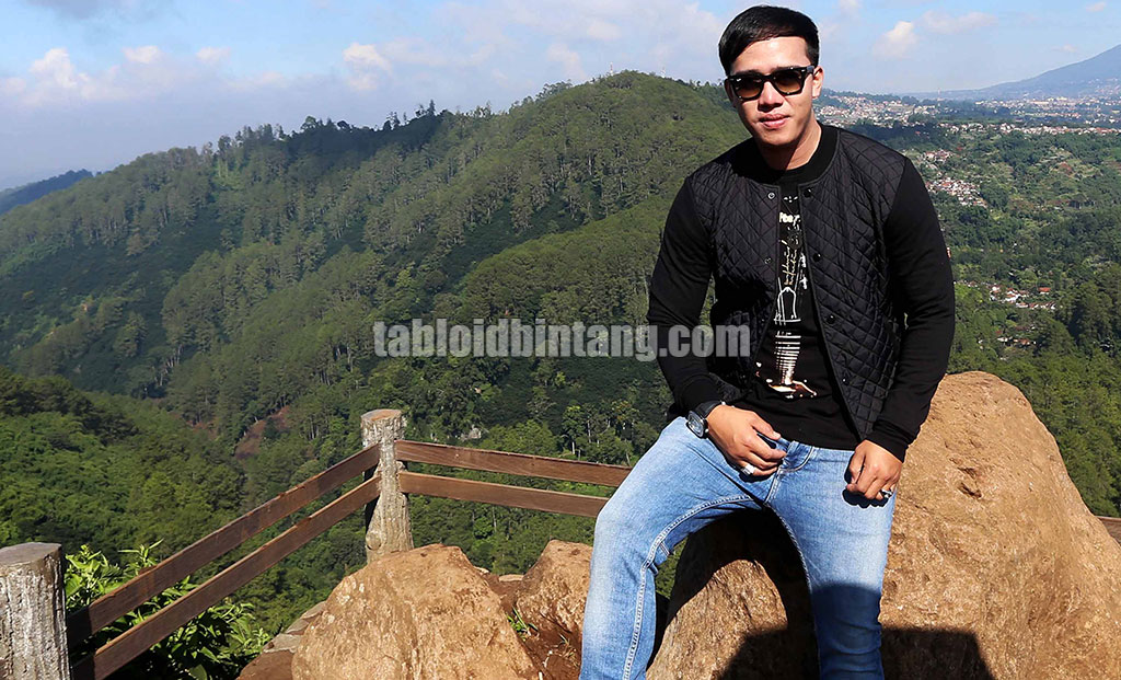 Semakin Memanas, Ruri Repvblik Pertanyakan Karya Lucinta Luna Semakin Memanas, Ruri Repvblik Pertanyakan Karya Lucinta Luna