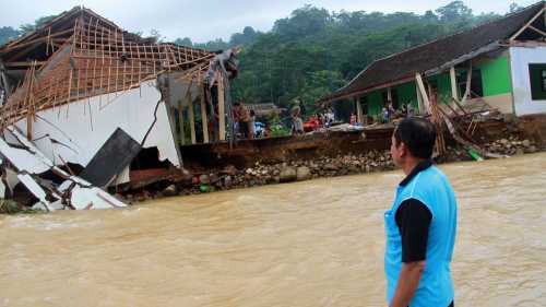 Air Sungai Keruh Salah Satu Tanda  Potensi Banjir  Bandang