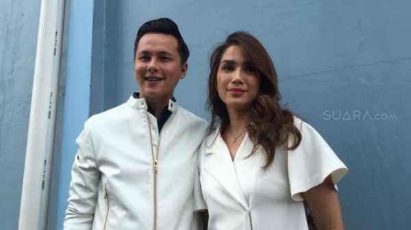 6 Seleb Ganteng Indonesia Ini Nikahi Janda Cantik, Yuk Intip! 6 Seleb Ganteng Indonesia Ini Nikahi Janda Cantik, Yuk Intip!