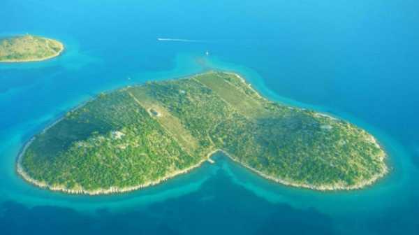 Romantis, Pulau Berbentuk Hati Ditemukan di Kroasia Romantis, Pulau Berbentuk Hati Ditemukan di Kroasia