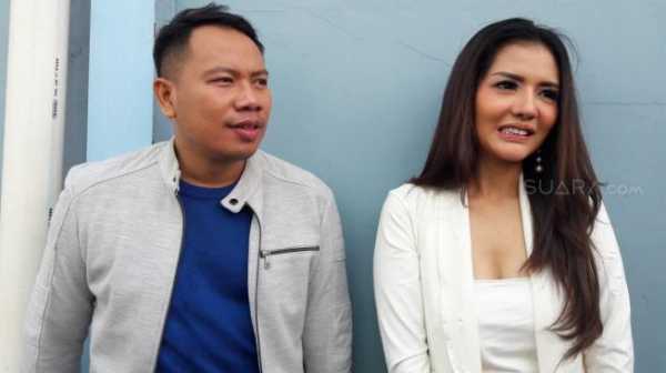 Vicky Prasetyo Berniat Nikahi Anggia Chan di Dalam Gua, Serius? Vicky Prasetyo Berniat Nikahi Anggia Chan di Dalam Gua, Serius?