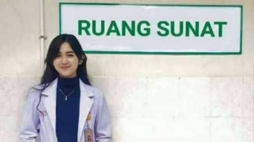  Foto Dokter Cantik  Pose di Belakang Ruang Sunat Ternyata Hoax