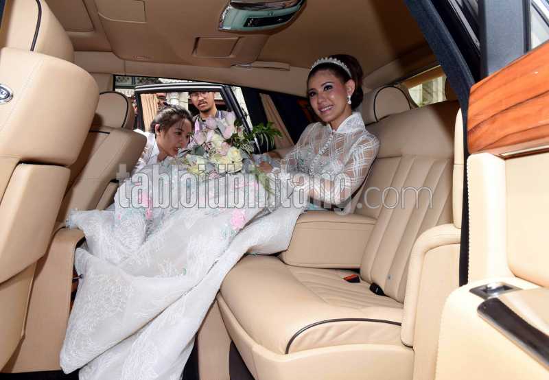 Ini Kata Olga Lydia Soal Gaun Pengantinnya dengan Ekor 5 Meter Ini Kata Olga Lydia Soal Gaun Pengantinnya dengan Ekor 5 Meter