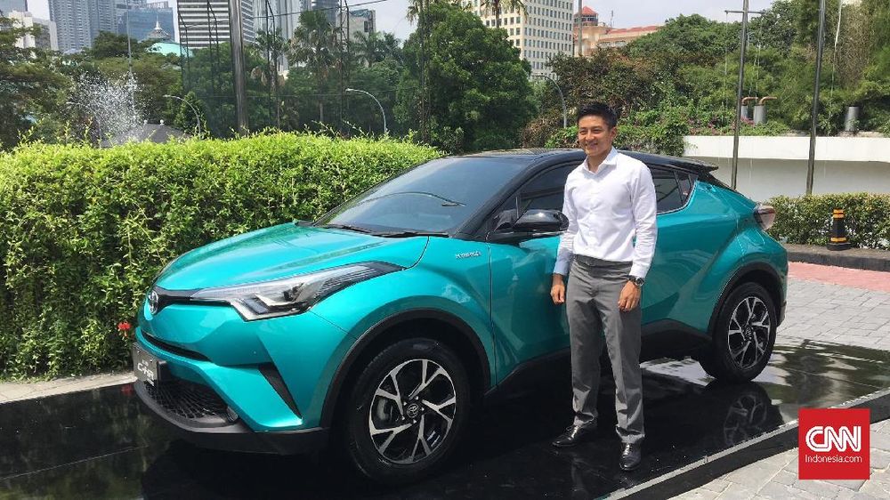 Mantan Pembalap F1 Indonesia Beli C-HR Hybrid, Dibayar Kontan Mantan Pembalap F1 Indonesia Beli C-HR Hybrid, Dibayar Kontan