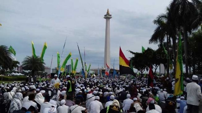 Anies dan Sandiaga Hadiri Maulid Nabi di Lapangan Monas 