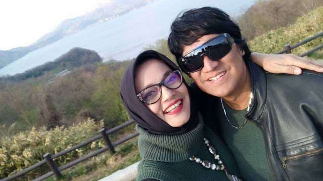 Berdua di Kamar Hotel, Marissa dan Ikang Fawzi Didatangi Orang Berdua di Kamar Hotel, Marissa dan Ikang Fawzi Didatangi Orang