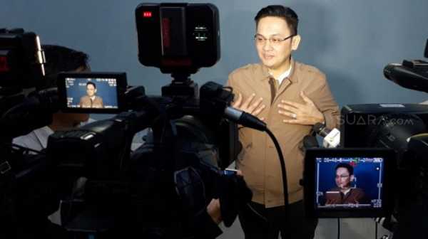 Farhat Abbas Pengin Jadi Presenter Bareng Ahok Farhat Abbas Pengin Jadi Presenter Bareng Ahok