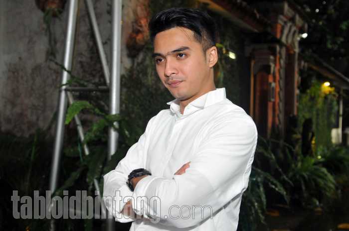 Berhijrah, Ricky Harun Santai Mendadak Dipanggil Teman dengan Sebutan Pak Haji Berhijrah, Ricky Harun Santai Mendadak Dipanggil Teman dengan Sebutan Pak Haji