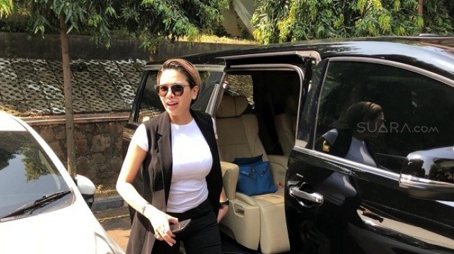 Shopping di Paris, Nikita Mirzani Habiskan Setengah Miliar Shopping di Paris, Nikita Mirzani Habiskan Setengah Miliar