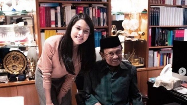 Maudy Ayunda Gagal Perlihatkan Akting Jadi Ainun ke BJ Habibie Maudy Ayunda Gagal Perlihatkan Akting Jadi Ainun ke BJ Habibie