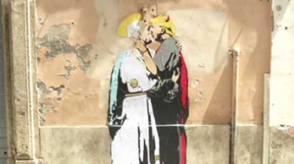 Mural Paus Fransiskus Cium Donald Trump Hebohkan Roma Mural Paus Fransiskus Cium Donald Trump Hebohkan Roma