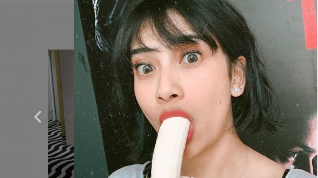 Vanessa Angel Kulum Pisang, Hotman Paris Dibuat Jantungan Vanessa Angel Kulum Pisang, Hotman Paris Dibuat Jantungan