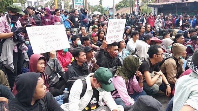 Gelombang Aksi Mahasiswa di Berbagai Daerah, Trending #SaatnyaPeoplePower Gelombang Aksi Mahasiswa di Berbagai Daerah, Trending #SaatnyaPeoplePower