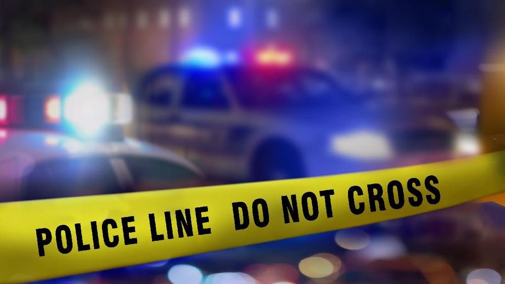 Mobil Seret Polisi di Kap Mobil Usai Terciduk Parkir Liar Mobil Seret Polisi di Kap Mobil Usai Terciduk Parkir Liar
