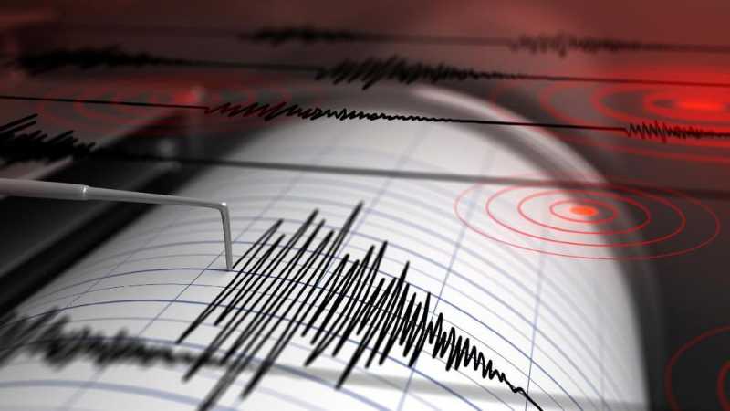 Warga Bengkulu Berhamburan Diguncang Gempa 6,4 SR Warga Bengkulu Berhamburan Diguncang Gempa 6,4 SR