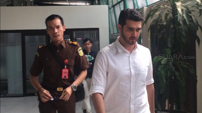 Terbukti Bersalah, Fachri Albar Divonis 7 Bulan Rehab Terbukti Bersalah, Fachri Albar Divonis 7 Bulan Rehab