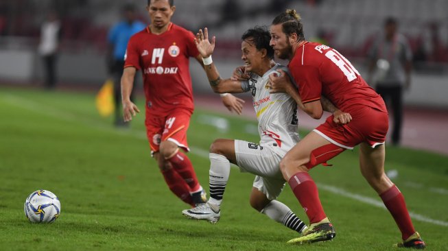 Ditendang, Persija Tanggung Biaya Pemulihan Cedera Steven Paulle Ditendang, Persija Tanggung Biaya Pemulihan Cedera Steven Paulle