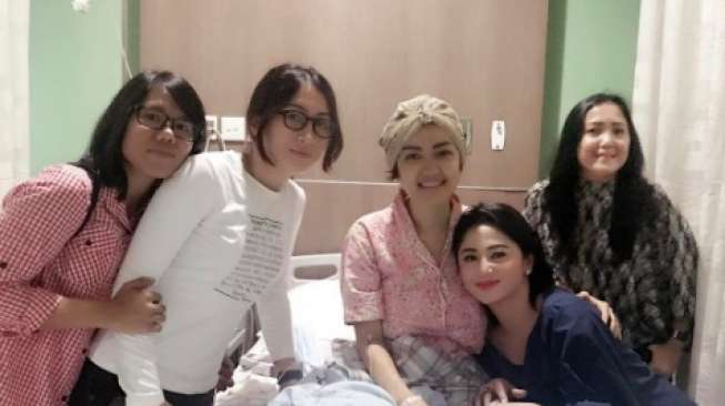 Adem, Lihat Depe dan Jupe Pelukan Adem, Lihat Depe dan Jupe Pelukan
