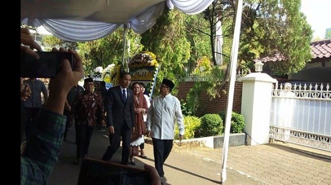 Jokowi Akan Jadi Inspektur Upacara Pemakaman Habibie Jokowi Akan Jadi Inspektur Upacara Pemakaman Habibie