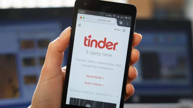 Kocak, Kakak Adik Tak Sengaja Berjodoh Saat Main Tinder Kocak, Kakak Adik Tak Sengaja Berjodoh Saat Main Tinder