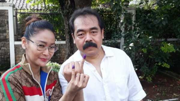 Rayakan Ultah Adam Suseno, Inul Daratista Sebut Suami Tua Jelek Keriput Rayakan Ultah Adam Suseno, Inul Daratista Sebut Suami Tua Jelek Keriput