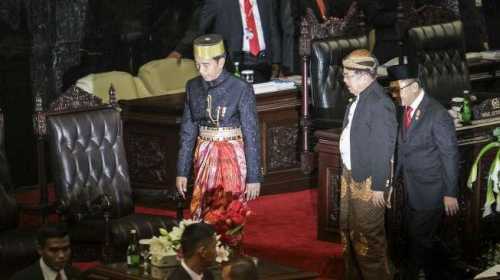 Siapa yang Punya Ide di Balik Tukar Baju Adat Jokowi JK Siapa yang Punya Ide di Balik Tukar Baju Adat Jokowi JK