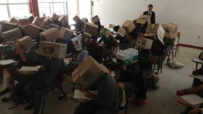 Ciptakan Helm Antinyontek dari Kardus, Guru Ini Dapat Kecaman Ciptakan Helm Antinyontek dari Kardus, Guru Ini Dapat Kecaman