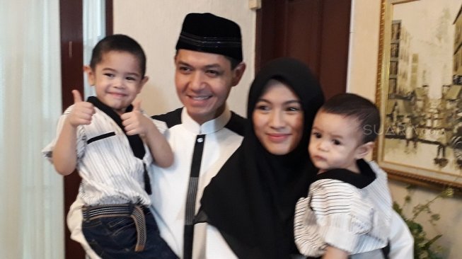 Dude Harlino Ingin Tambah Anak Lagi : Minimal Tiga Lah... Dude Harlino Ingin Tambah Anak Lagi : Minimal Tiga Lah...