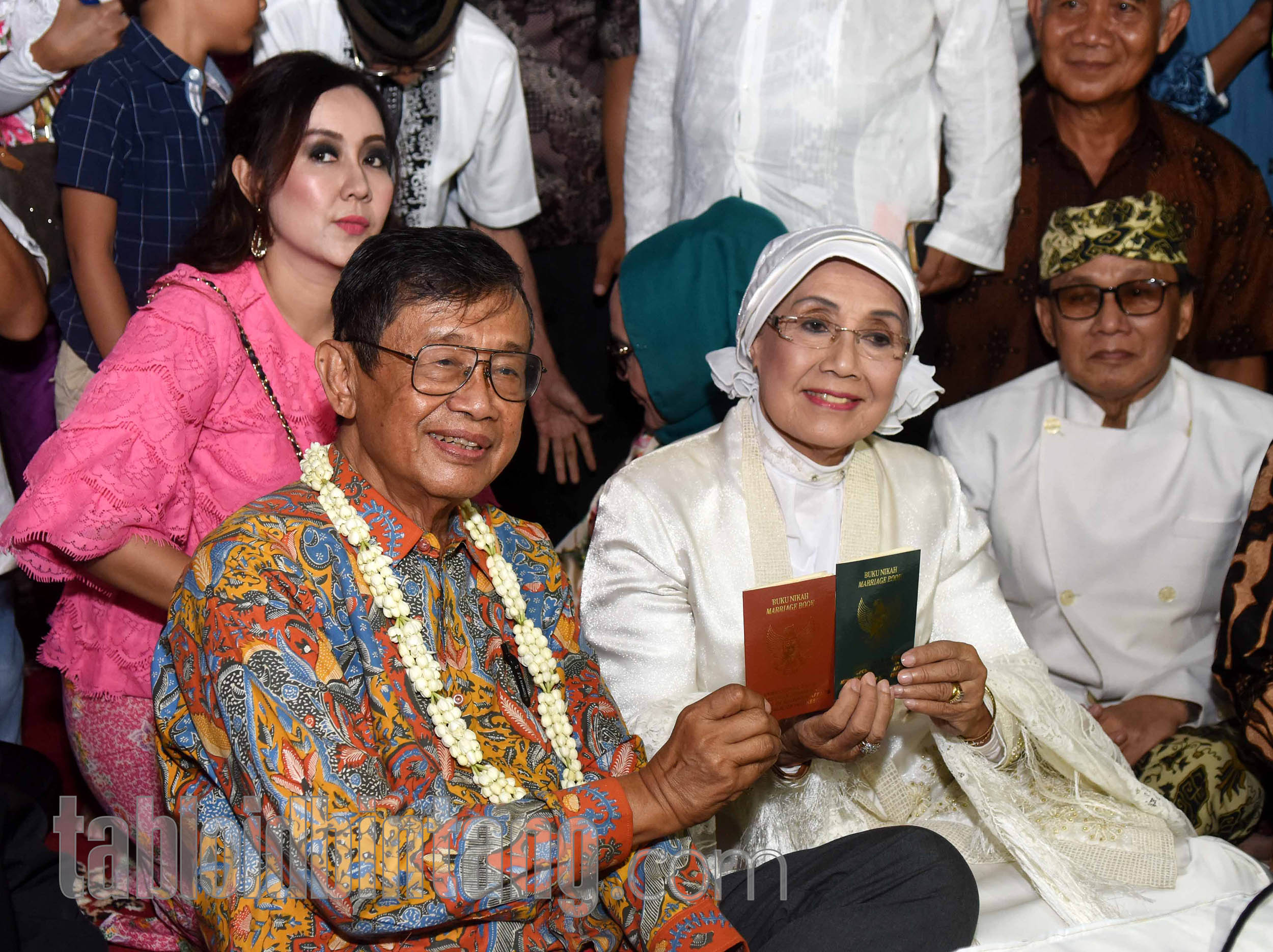 Suami Nani Wijaya Dikabarkan Terkena Serangan Jantung - Uzone