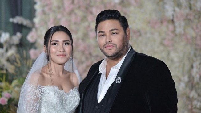 Bikin Makin Baper, Percakapan Ivan Gunawan dan Ayu Ting Ting Ini Bikin Makin Baper, Percakapan Ivan Gunawan dan Ayu Ting Ting Ini