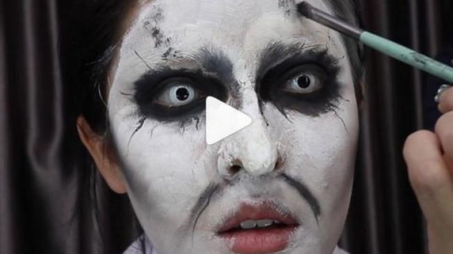 Begini Tutorial Make up Valak  Seksi ala Ladyboy Thailand 