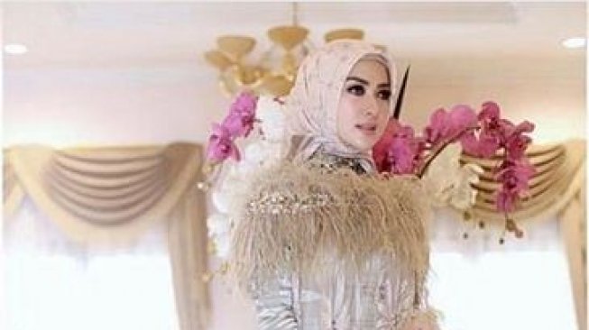 Lewat Ucapan Ini, Hengki Kawilarang Diduga Rancang Baju Nikah Syahrini Lewat Ucapan Ini, Hengki Kawilarang Diduga Rancang Baju Nikah Syahrini