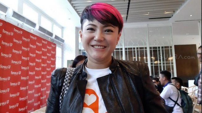 Jadi Ibu Baru, Poppy Sovia seperti Induk Ayam Jadi Ibu Baru, Poppy Sovia seperti Induk Ayam