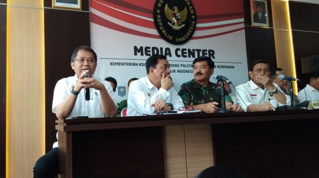 Wiranto soal Pembatasan Medsos 22 Mei: Bukan Sewenang-wenang, Ini Demi NKRI Wiranto soal Pembatasan Medsos 22 Mei: Bukan Sewenang-wenang, Ini Demi NKRI