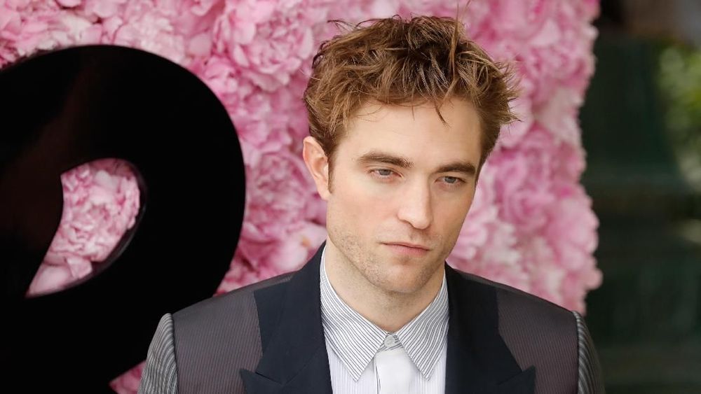Robert Pattinson Respons Rumor Peran Sebagai Batman Robert Pattinson Respons Rumor Peran Sebagai Batman