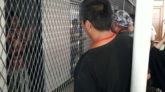Nah Loh, Gatot Brajamusti Ajak Jaksa 'Karokean?' - Uzone Nah Loh, Gatot Brajamusti Ajak Jaksa 'Karokean?' - Uzone