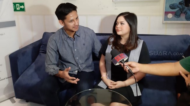 Bikin Jantungan, Suami Tasya Kamila Gendong Bayinya dengan Satu Tangan Bikin Jantungan, Suami Tasya Kamila Gendong Bayinya dengan Satu Tangan