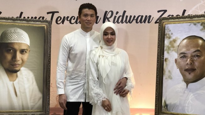 Ustaz Arifin Ilham Ternyata Pernah Doakan Syahrini Punya Suami Saleh Ustaz Arifin Ilham Ternyata Pernah Doakan Syahrini Punya Suami Saleh