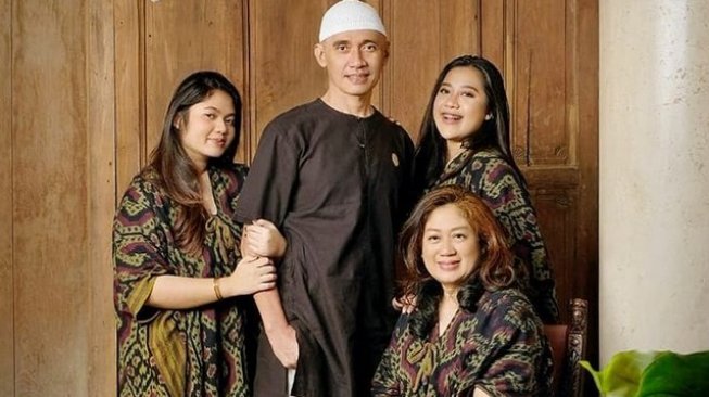 5 Pesona Feby Gaswara, Anak Sulung Agung Hercules yang Jarang Disorot 5 Pesona Feby Gaswara, Anak Sulung Agung Hercules yang Jarang Disorot