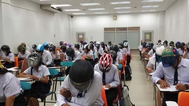 Viral Mahasiswa Thailand Pakai Helm Saat Ujian, Ini Faktanya Viral Mahasiswa Thailand Pakai Helm Saat Ujian, Ini Faktanya