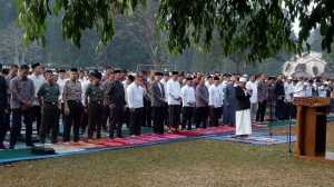 Salat Idul Adha di Kebun Raya Bogor, Presiden Jokowi Serahkan Sapi Kurban