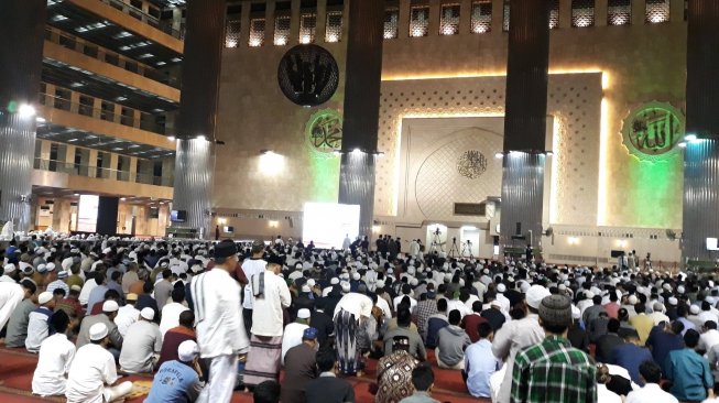 Sejak Subuh Jamaah Padati Masjid Istiqlal, Parkir Kendaraan Mengular Sejak Subuh Jamaah Padati Masjid Istiqlal, Parkir Kendaraan Mengular